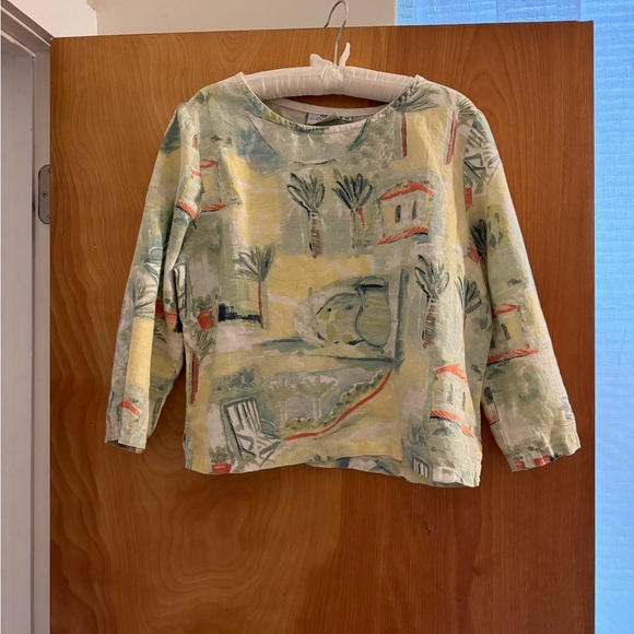 Hot Cotton Tops - Linen pattern shirt. 3/4 sleeves and slightly cropped looking. Summery!